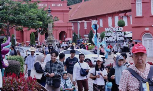 RMK13: TUMPU ZON PELABURAN PELANCONGAN DI MELAKA, TIGA NEGERI