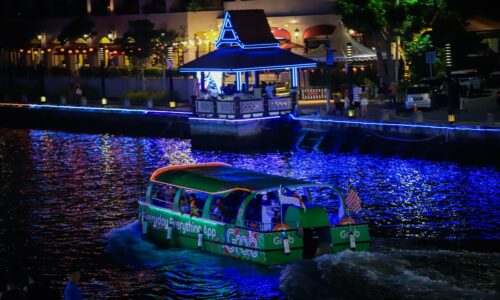 MELAKA BILA LARUT MALAM: HADIAH ISTIMEWA BUAT PENGUNJUNG MELAKA RIVER CRUISE