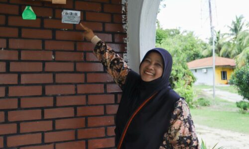 NENEK BERSYUKUR TIADA LAGI ALAMAT ‘KUNO’ SELEPAS 50 TAHUN