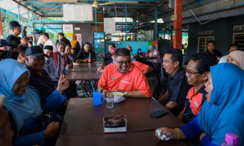 WRUR MEDAN MEMBUDAYAKAN PENTADBIRAN TURUN PADANG