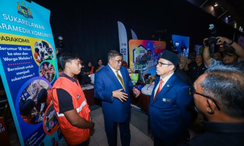 MELAKA LAKAR LEBIH 100 PENCAPAIAN PENTING