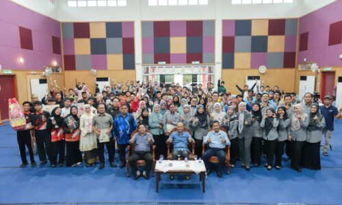 PEMBINAAN JATI DIRI MENERUSI PERTANDINGAN PENGISAHAN KENEGARAAN