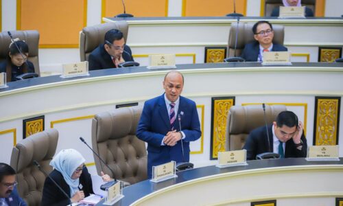 MELAKA TINGKAT KELANCARAN KESALINGHUBUNGAN DI LOKASI TUMPUAN PELANCONG