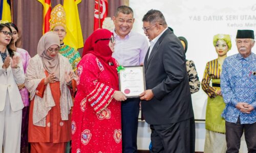 SENI RONGGENG ADALAH WARISAN BUDAYA, BUKAN UNSUR NEGATIF