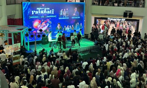 MAHKOTA PARADE DISERBU PEMINAT MUZIK ‘GALAU’