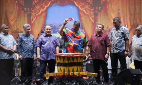 10,000 MERIAHKAN MALAM GALA RENTAK BERTANDAK ANTARABANGSA