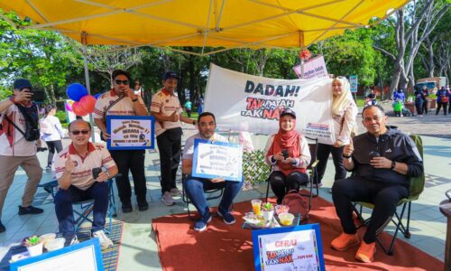MELAKA SERU RAKYAT BERGANDING BAHU PERANGI DADAH