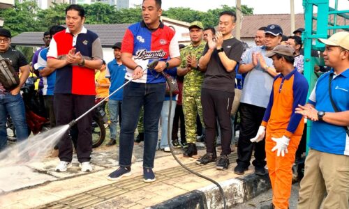 CUCI-CUCI DUYONG TUMPU KAWASAN TERBIAR, TANAH WAKAF