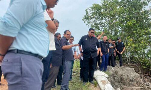 RM1.5 JUTA PULIH BENTENG PANTAI SIRING GUNA KAEDAH ‘ROCK REVETMENT’