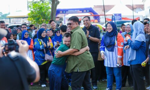 SENYUMAN RAKYAT BUKTI KEJAYAAN WRUR – KM