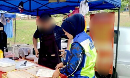 TIADA LESEN, SUNTIKAN TIFOID PENIAGA PASAR MALAM DIKOMPAUN