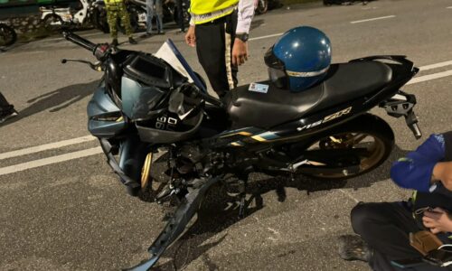 PEKERJA KILANG MAUT MOTOSIKAL REMPUH KERETA BUAT PUSINGAN U MENGEJUT