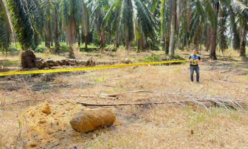 BOM LAMA DITEMUI DI KEBUN SAWIT FELDA BUKIT SENGGEH