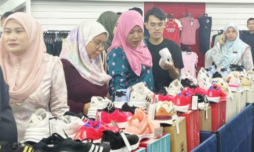 MELAKA MALL MERIAH DENGAN PELBAGAI PROMOSI JUALAN BESAR-BESARAN