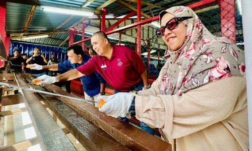 KAMPUNG PENGKALAN RENGGAM ‘RIUH’ BAK KENDURI