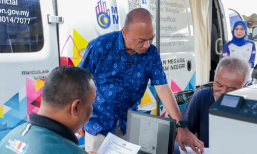 WRUR REMBIA: JELAJAH KAMPUNG BANTU PENDUDUK TUKAR KAD PENGENALAN