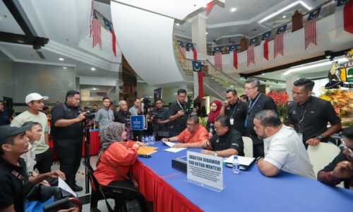 HEBAT: RAKYAT MELAKA DIHARGAI, DASAR DIPERHALUSI