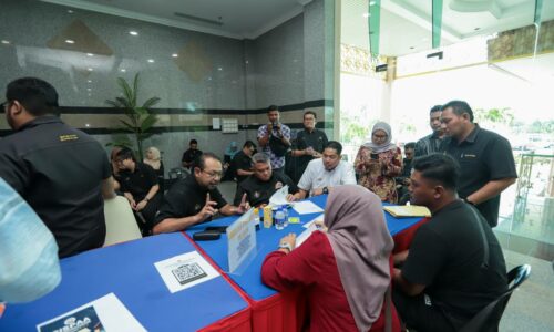 ‘HEBAT’ MESRA RAKYAT, BANTU PERMUDAH URUSAN