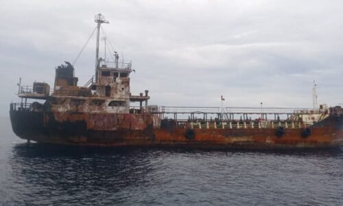 KAPAL ‘HANTU’ DITUNDA KE KSB, JALANI PEMERIKSAAN SEBELUM SIASATAN PENUH – MARITIM