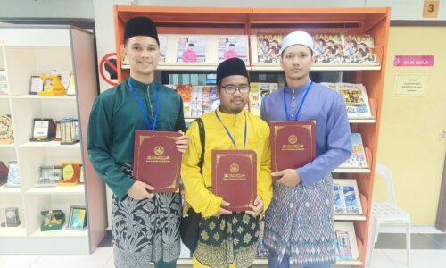 REZEKI TIGA RAKAN SEKELAS KE AL-AZHAR