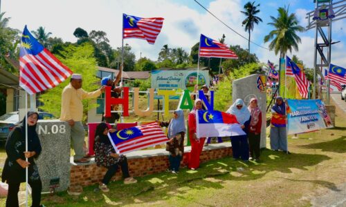 JALUR GEMILANG BERKIBAR MEGAH, BUKTI PERPADUAN KAUM FELDA HUTAN PERCHA