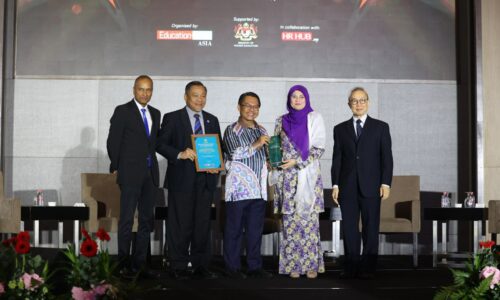 UTEM TERIMA ANUGERAH TVET TERBAIK UNIVERSITI AWAM 2025