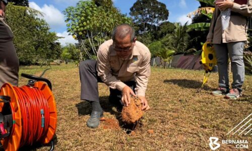 GEMPA BUMI: PENYELIDIK LAKUKAN SIASATAN AWAL REKAHAN DI TANAH KEBUN