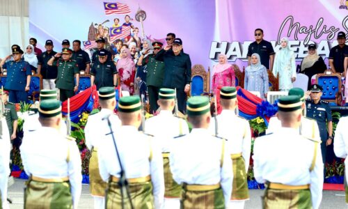HAMPIR 100,000 SAMBUT MERDEKA DI MELAKA