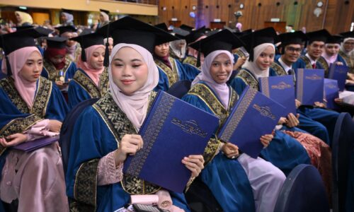 1,398 GRADUAN TERIMA DIPLOMA PADA KONVOKESYEN PMM KE-23