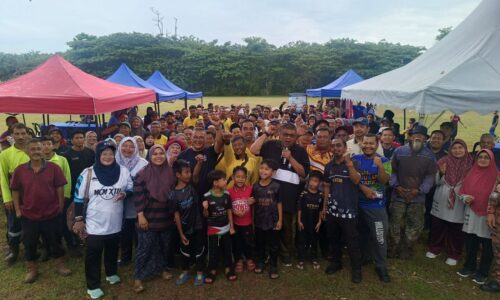 KETUA MENTERI SANTUNI PENDUDUK TAMAN SERULING JAYA