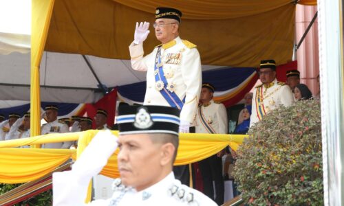 TUN DR. MOHD ALI UCAP TAHNIAH KEPADA KETUA MENTERI, KERAJAAN NEGERI