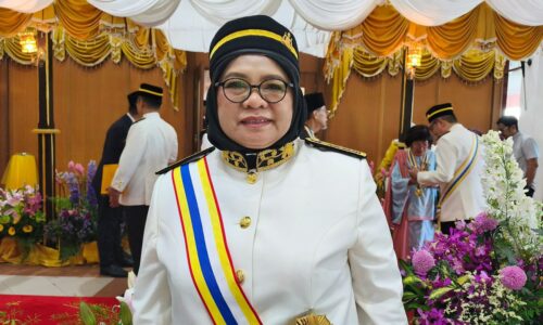 KAK INA TEKAD TERUS BERBAKTI UNTUK ORANG PANTAI KUNDOR