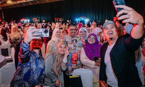 MAJLIS APRESIASI SUNTIK SEMANGAT, PETUGAS KESIHATAN TERHARU DIRAIKAN