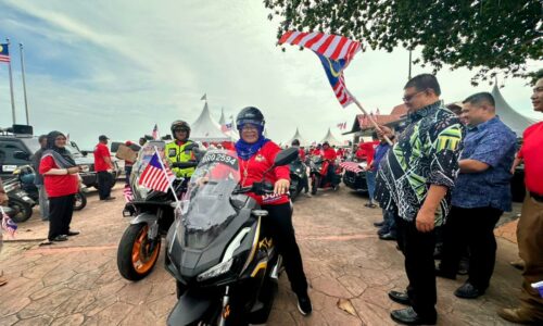 200 BERKONVOI SEBAR MESEJ PERPADUAN, SAYANGKAN NEGARA