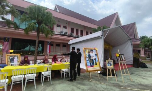 MHI TAWAR PAKEJ FOTOGRAFI EKSKLUSIF ISTIADAT PINGAT, BINTANG DAN DARJAH KEBESARAN MELAKA