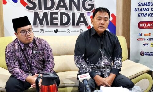 BERMUNAJAT SAMBIL MENYAKSIKAN GERHANA BULAN PENUH