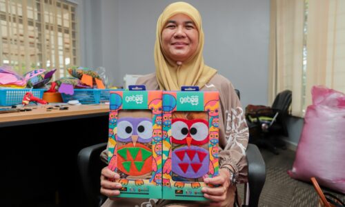 PATUNG MAINAN GEBU ‘MADE IN REMBIA’