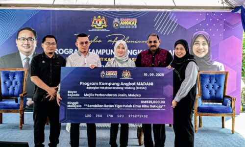 TUJUH PROJEK NAIK TARAF INFRASTRUKTUR KAMPUNG BUKIT KATONG