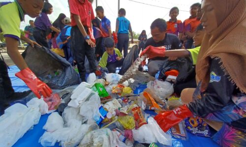 SWM ENVIRONMENT PUPUK KESEDARAN GENERASI MUDA JAGA KEBERSIHAN PANTAI