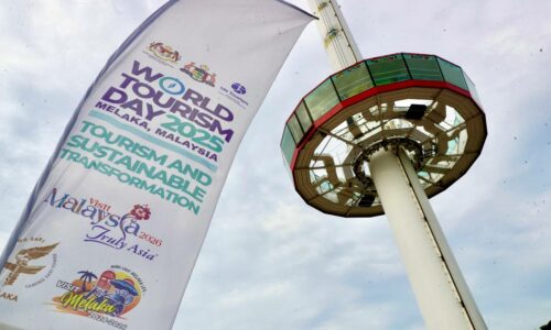 300 DELEGASI WTD 2025 DIBAWA NAIK MENARA TAMING SARI