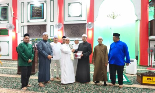 MASJID CINA TERIMA SUMBANGAN RM50,000 UNTUK KESELESAAN JEMAAH