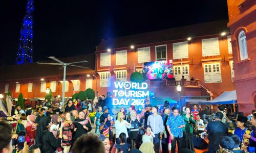 LEBIH 21,000 GAMATKAN AMBANG HARI MALAYSIA DI BANDA HILIR