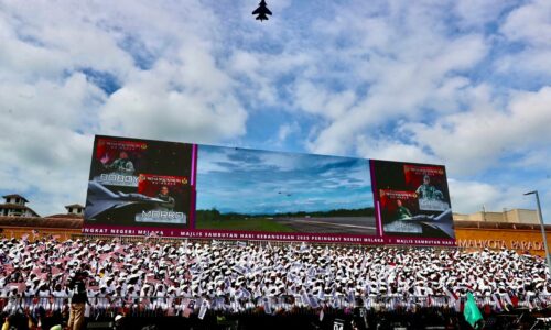 KENANGAN MANIS SERTAI HUMAN GRAPHIC MERDEKA PERTAMA DI MELAKA