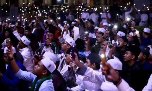 ALUNAN SELAWAT ‘SUBURKAN’ BUMI MELAKA MALAM INI