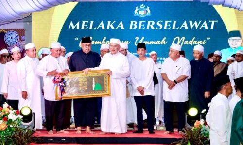 MELAKA BERSELAWAT MERIAHKAN PENUTUP SAMBUTAN MAULIDUR RASUL