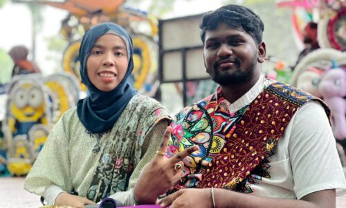 PAKAI SARUNG, RASA SERUMPUN