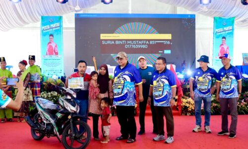 TUAH ANAK ‘HADIAHKAN’ KELUARGA MOTOSIKAL BAHARU
