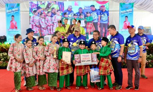 PESTA PANTAI LESTARIKAN SENI DONDANG SAYANG