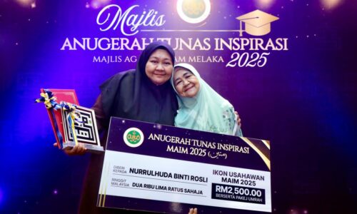 IBU TUNGGAL LIMA ANAK PENERIMA ANUGERAH IKON USAHAWAN MAIM 2025