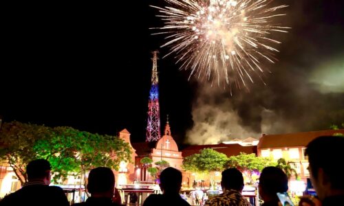TAK PERLU KE PARIS, MELAKA PUN ADA ‘EIFEL TOWER’